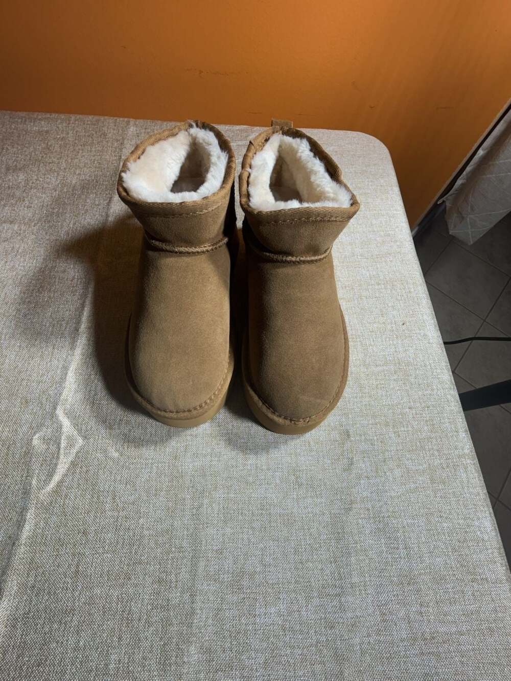 UGG Classic Ultra Mini Boot Size 9 Chestnut Suede